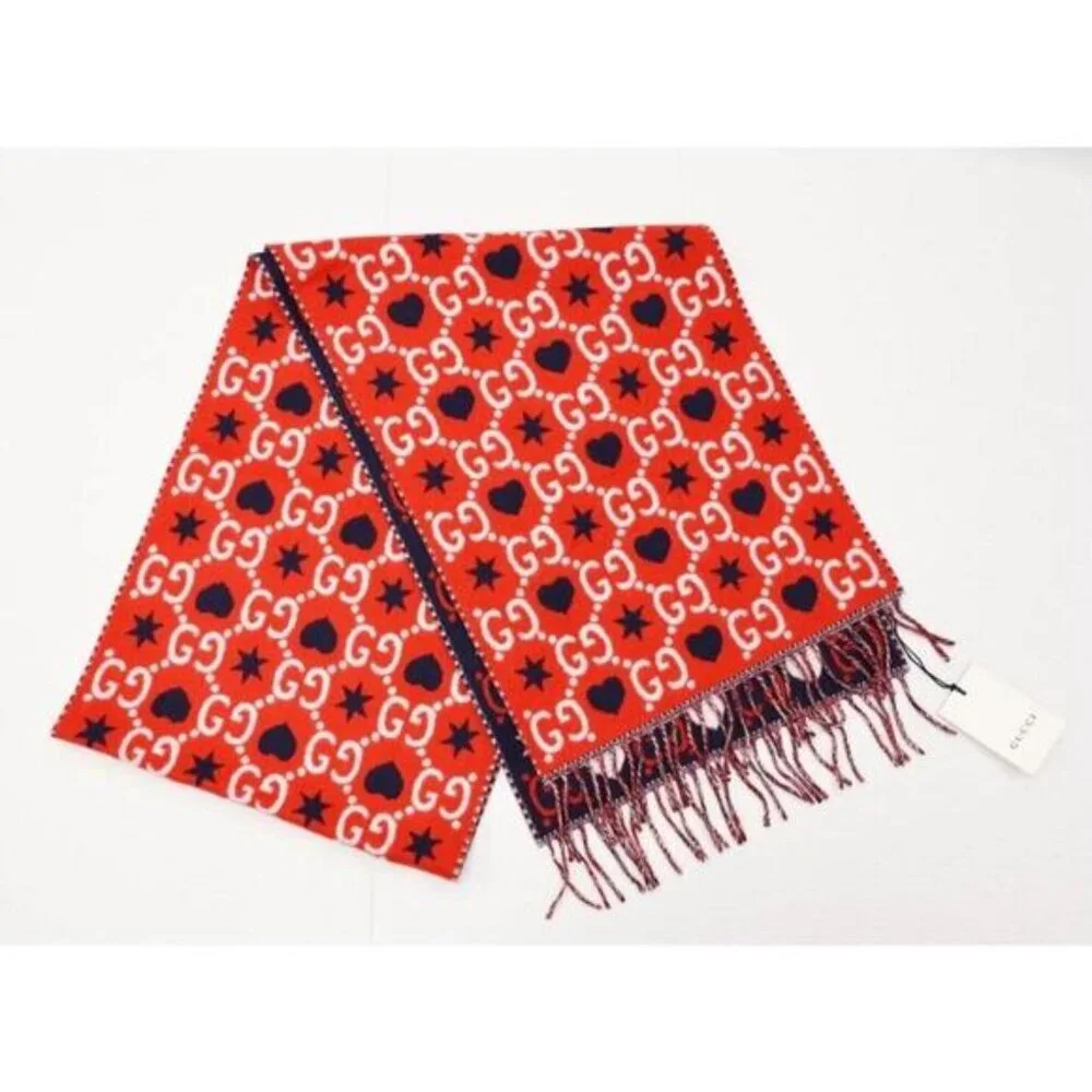 NWT Authentic Gucci GG Hearts Scarf in Red